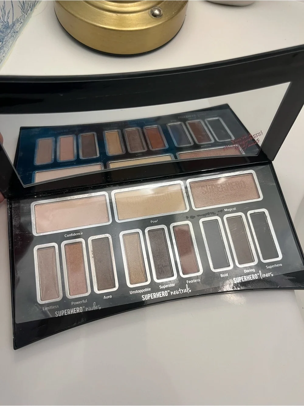 IT Cosmetics Superhero Eyeshadow Palette - Black case GUC